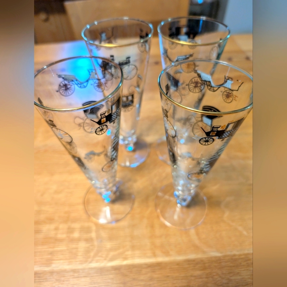 4 MCM pilsner Beer Glasses Featuring Antique Cars . Pristine.